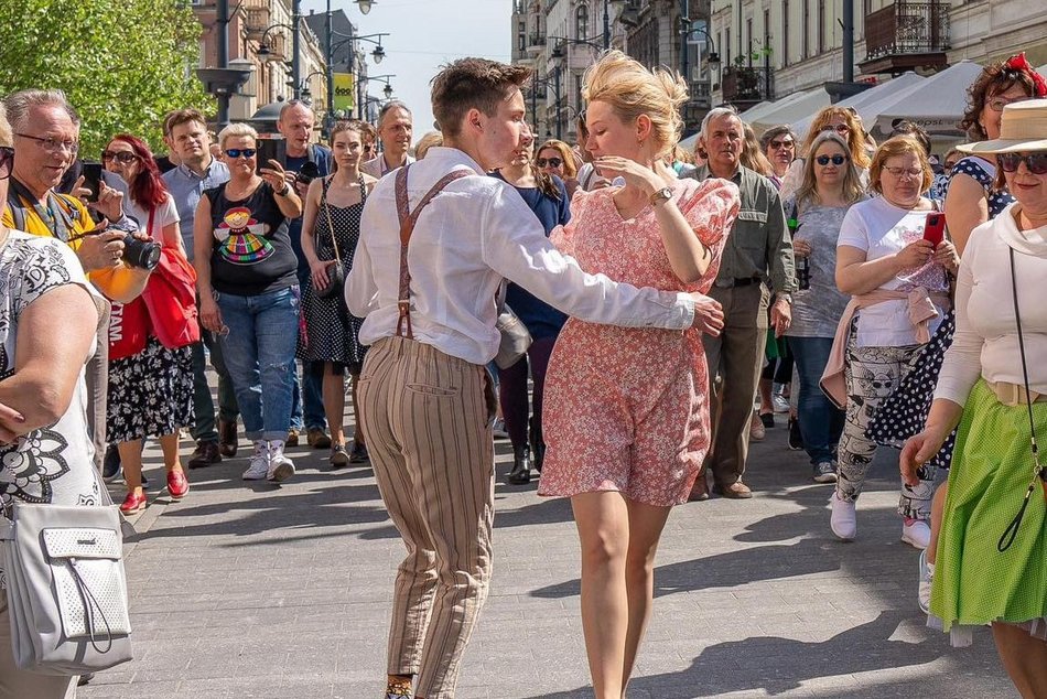 Łódź. Swingowy Spacer po Piotrkowskiej w Łodzi. Jazz, taniec i retro klimat wracają do centrum miasta!