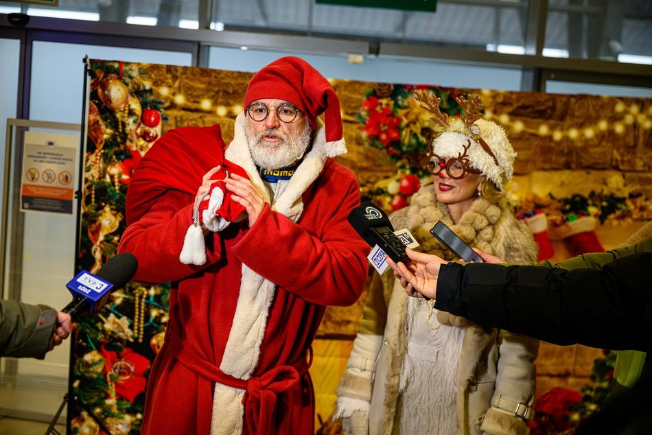 Mikołaj przyleciał helikopterem na lotnisko w Łodzi