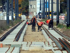 Remont Śmigłego-Rydza. Trwa układanie szyn tramwajowych