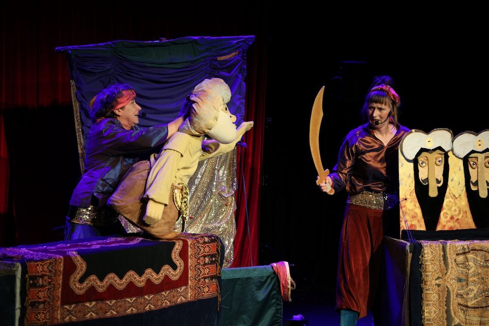 Łódź. Baśniowa Piotrkowska w Łodzi. W repertuarze "Alibaba i czterech rozbójników"