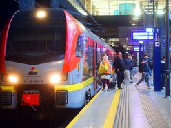 Łódź. Pociąg ŁKA na dworcu