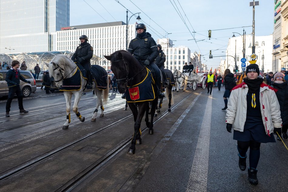 Łódź. Orszak Trzech Króli przeszedł ulicami Łodzi. Radosny pochód przyciągnął tłumy