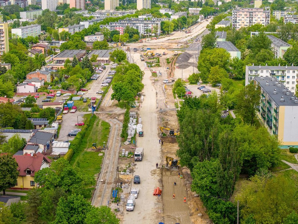 Łódź. Remont Śmigłego-Rydza i Niższej w Łodzi. Budują konstrukcję nowego torowiska