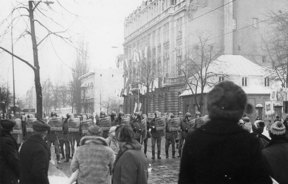 Łódź. Czas nierównej walki. Stan wojenny w Łodzi i jego następstwa