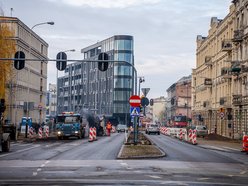Łódź. Remont Struga w Łodzi postępuje. Część nowej jezdni już ułożona
