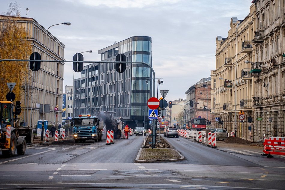 Łódź. Remont Struga w Łodzi postępuje. Część nowej jezdni już ułożona