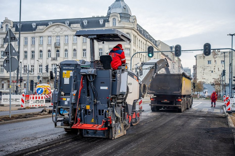 Łódź. Remont Struga w Łodzi postępuje. Część nowej jezdni już ułożona