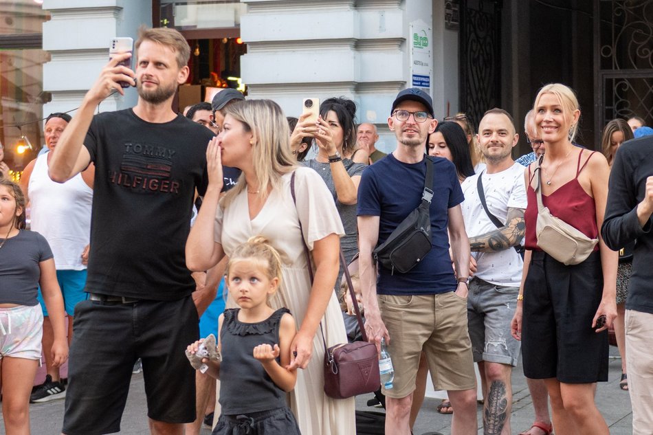 Łódź. Techno z okna Urzędu Miasta Łodzi. Rozgrzewka przed Paradą Wolności 2025!