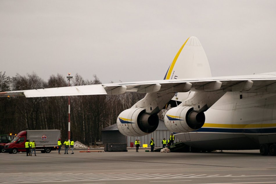 Największy samolot cargo na świecie wylądował na lotnisku w Łodzi