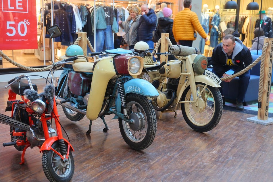 Łódź. WOŚP 2026 w Łodzi wystartował w Manufakturze! Zobacz te wspaniałe motocykle i bolidy