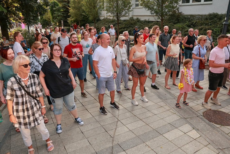 Łódź. Niedzielna potańcówka przy Piotrkowskiej. Taneczny wieczór łodzian