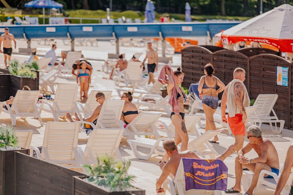 Aquapark Fala w majówkę - baseny zewnętrzne, zjeżdżalnia kamikaze