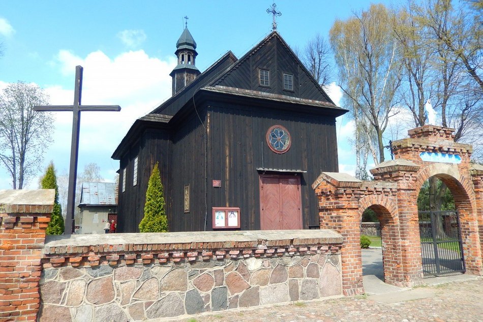 Modrzewiowy kościół w Niesułkowie