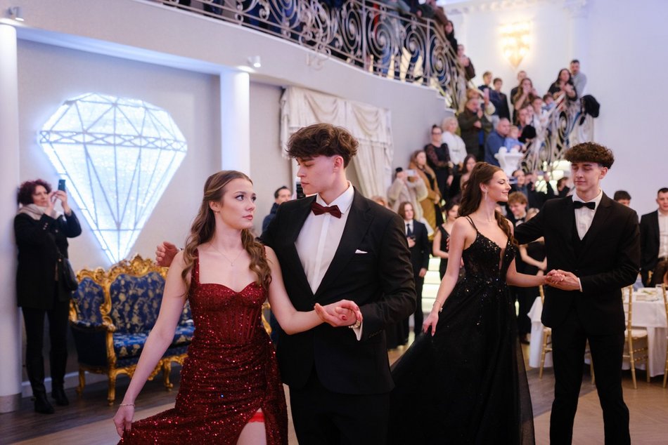 Studniówka XV w Łodzi. Niezapomniane chwile i piękne wspomnienia