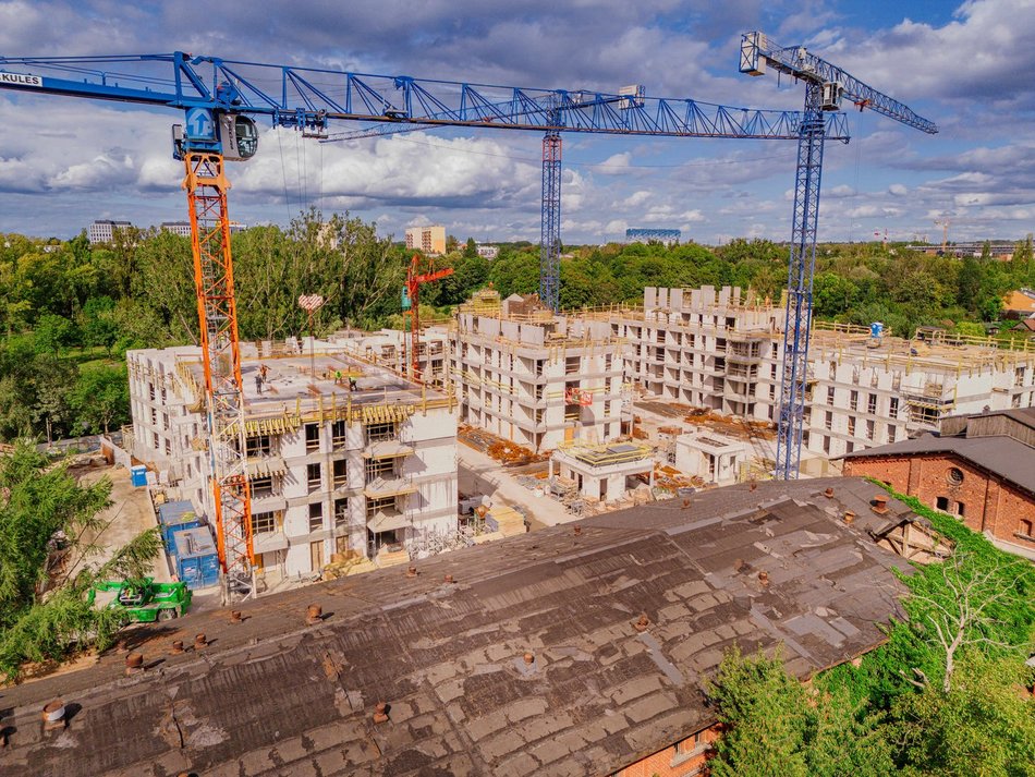 Zapomniany folwark Scheiblera w Łodzi pięknieje! Nowe mieszkania powstają z rozmachem