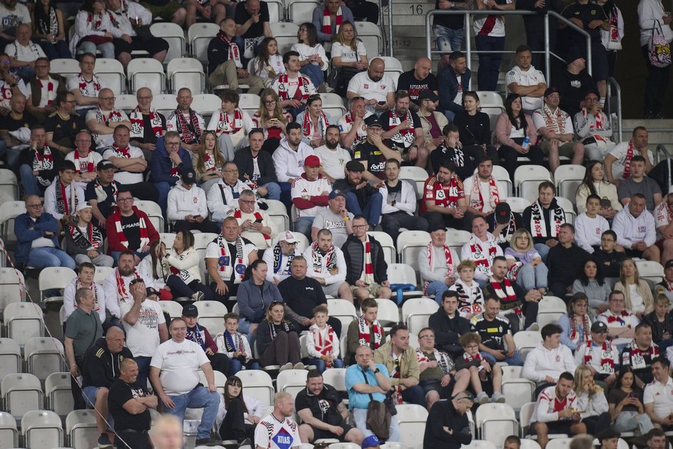 Łódź. Kibice na meczu ŁKS Łódź - Pogoń Siedlce