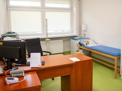Łódź. Dofinansowanie dla MCM Polesie w Łodzi. Nowy sprzęt i podjazd dla wózków w przychodni Wileńska
