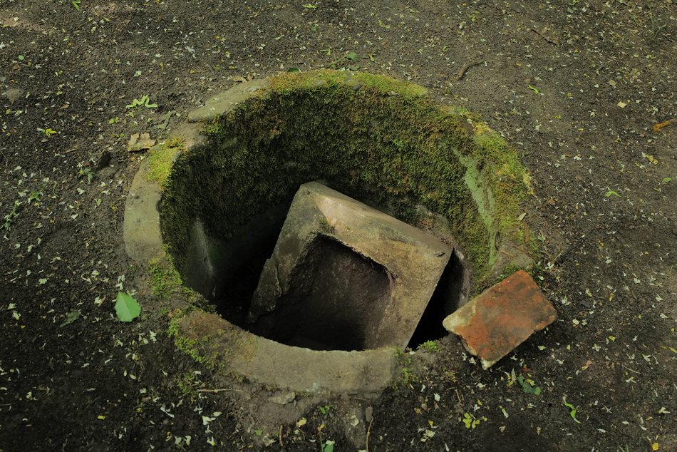 Łódź. Ludzkie kości i nagrobki w Parku Zbójnickim w Łodzi. Niezwykłe odkrycia archeologów z UŁ