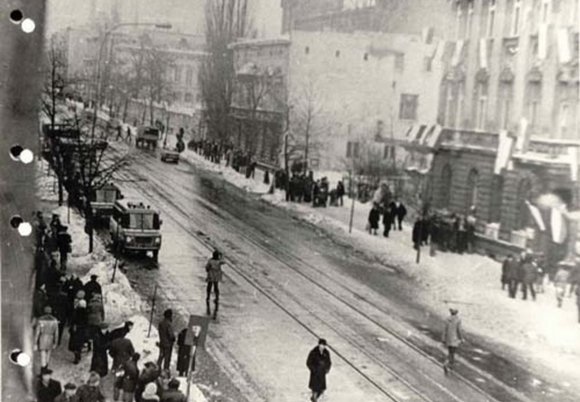 Łódź. Mroki stanu wojennego w Łodzi. Ograniczenia, cenzura, godzina policyjna i długie kolejki