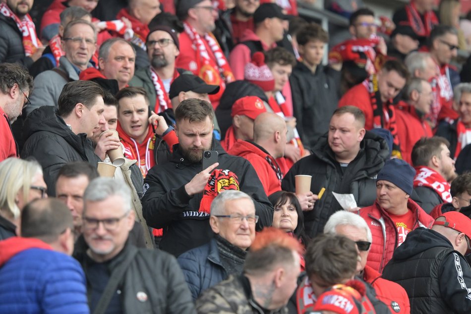 Łódź. Kibice na meczu Widzew Łódź - Bruk-Bet Termalica Nieciecza. Byłeś/aś? Znajdź się w galerii!