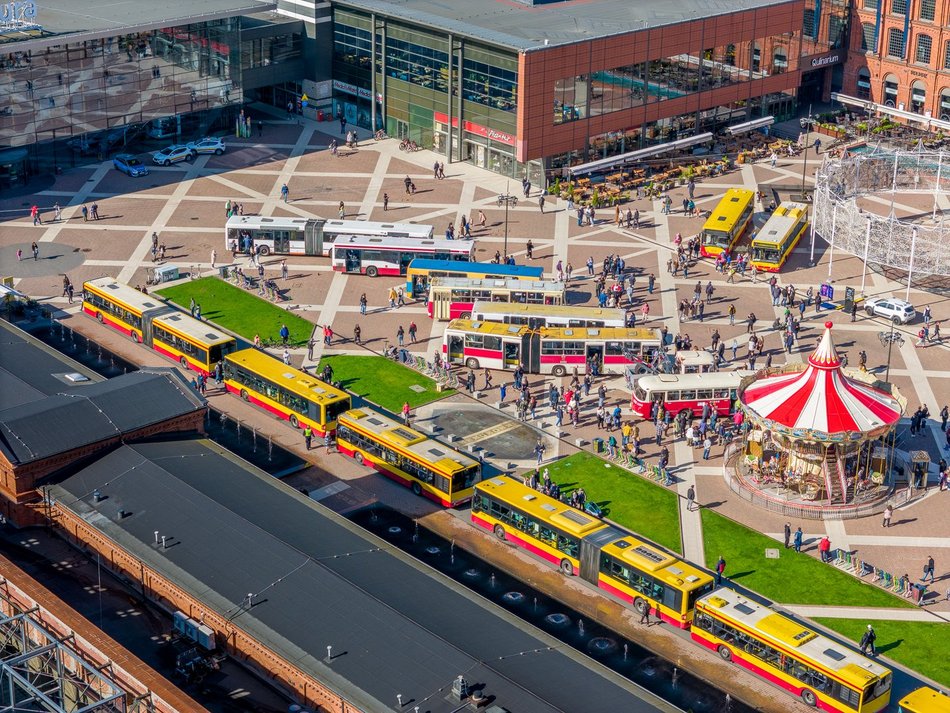 Wielka parada autobusów przejechała ulicami Łodzi