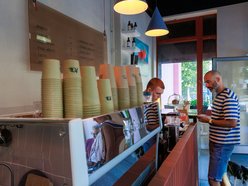 Kiosk przy Sienkiewicza w Łodzi otrzymał drugie życie! Nowa kawiarnia i sklep z dobrym designem