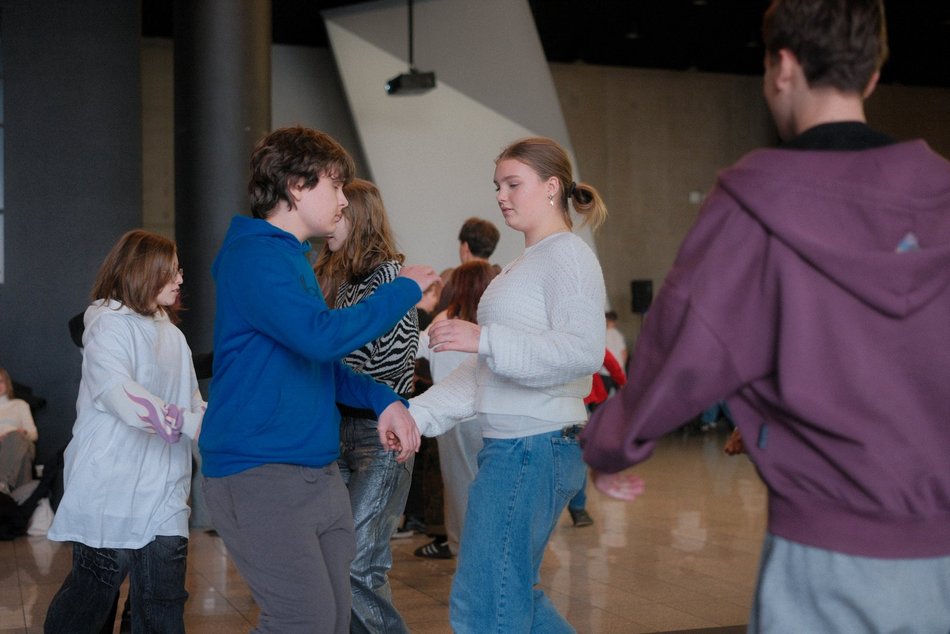 Łódź. Licealiści z Łodzi zatańczyli Belgijkę! Wielkie świętowanie Międzynarodowego Dnia Licealisty