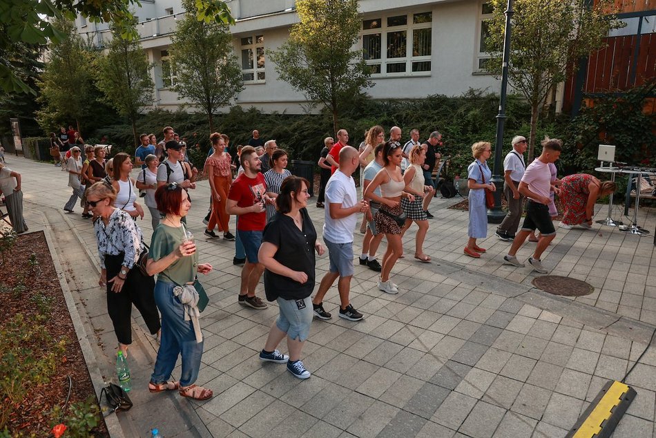 Łódź. Niedzielna potańcówka przy Piotrkowskiej. Taneczny wieczór łodzian