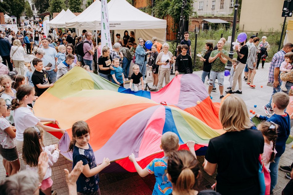 dzieci podczas zabawy