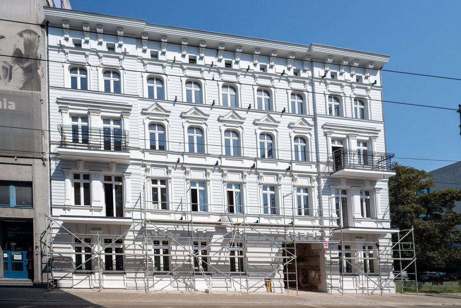 Łódź. Kamienica przy Kilińskiego w Łodzi nie do poznania. Niedawno straszyła, dziś przyciąga wzrok!