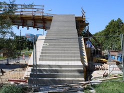 Łódź. Budowa kładek na Wyszyńskiego w Łodzi. Zamknięty odcinek jezdni