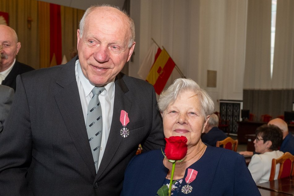 Łódź. Medale za długoletnie pożycie małżeńskie. Ich miłość przetrwała pół wieku!