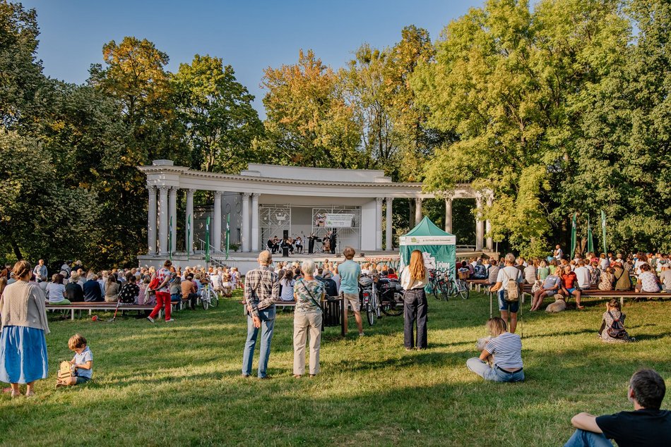 Łódź. „Aleja Gwiazd”. Koncert w parku Julianowskim z okazji 80-lecia Akademii Muzycznej w Łodzi