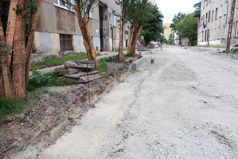 Łódź. Remont Piasecznej w Łodzi. Trwają prace przy podbudowie nowej drogi
