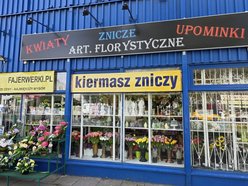 Łódź. Co kupisz w niebieskim pawilonie na Retkini? Szewc, pub, 1001 drobiazgów, zegarmistrz i więcej