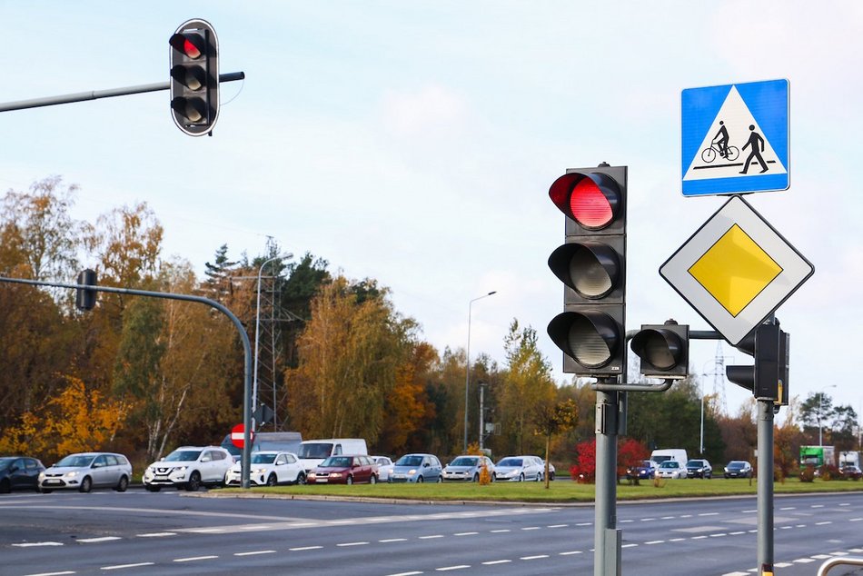 Łódź. Remont sygnalizacji świetlnej na Rokicińskiej w Łodzi. Zmiany w ruchu