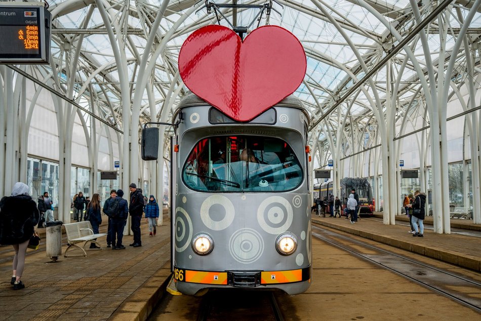 Łódź. Darmowy walentynkowy tramwaj MPK Łódź na ulicach miasta! Jak tu można go nie kochać?