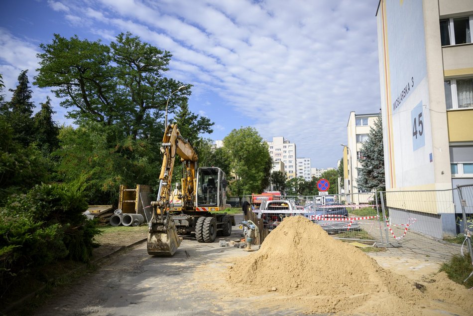 Łódź. Remont Wioślarskiej w Łodzi rozpoczęty. Będzie nowa jezdnia, chodniki i parkingi