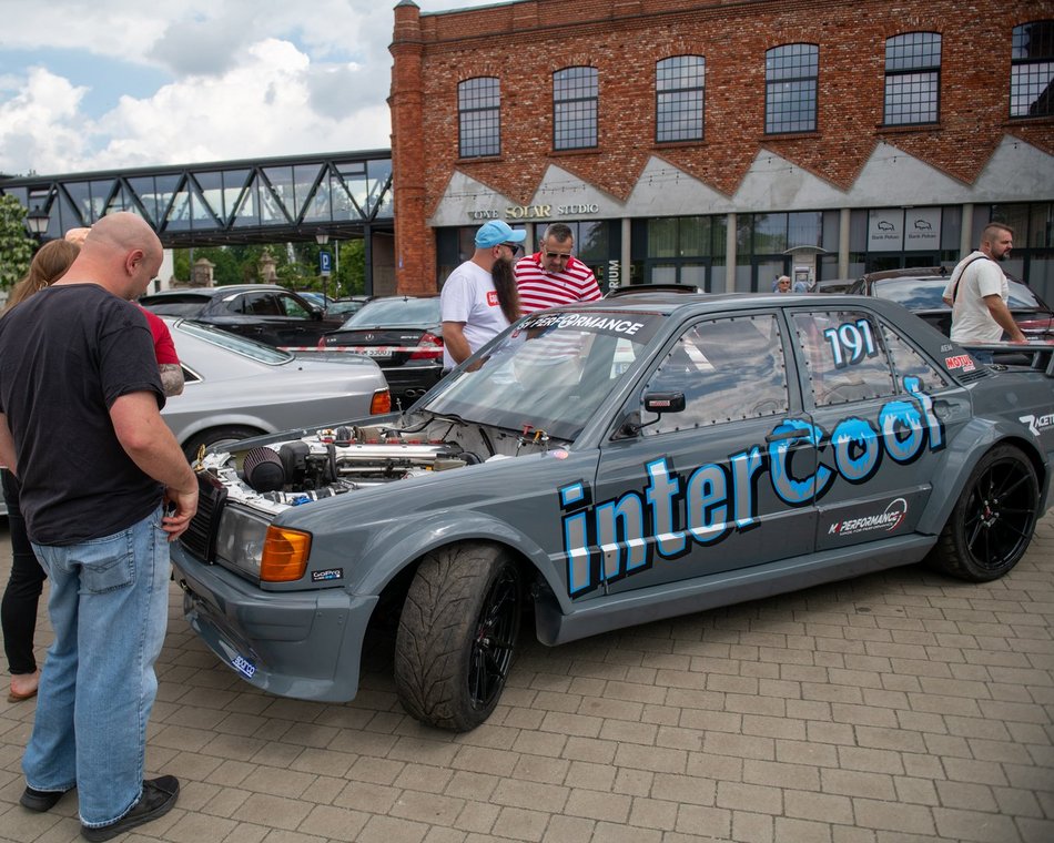 Łódź. Zlot Mercedesów w Ogrodach Geyera w Łodzi. Nie lada gratka dla fanów motoryzacji