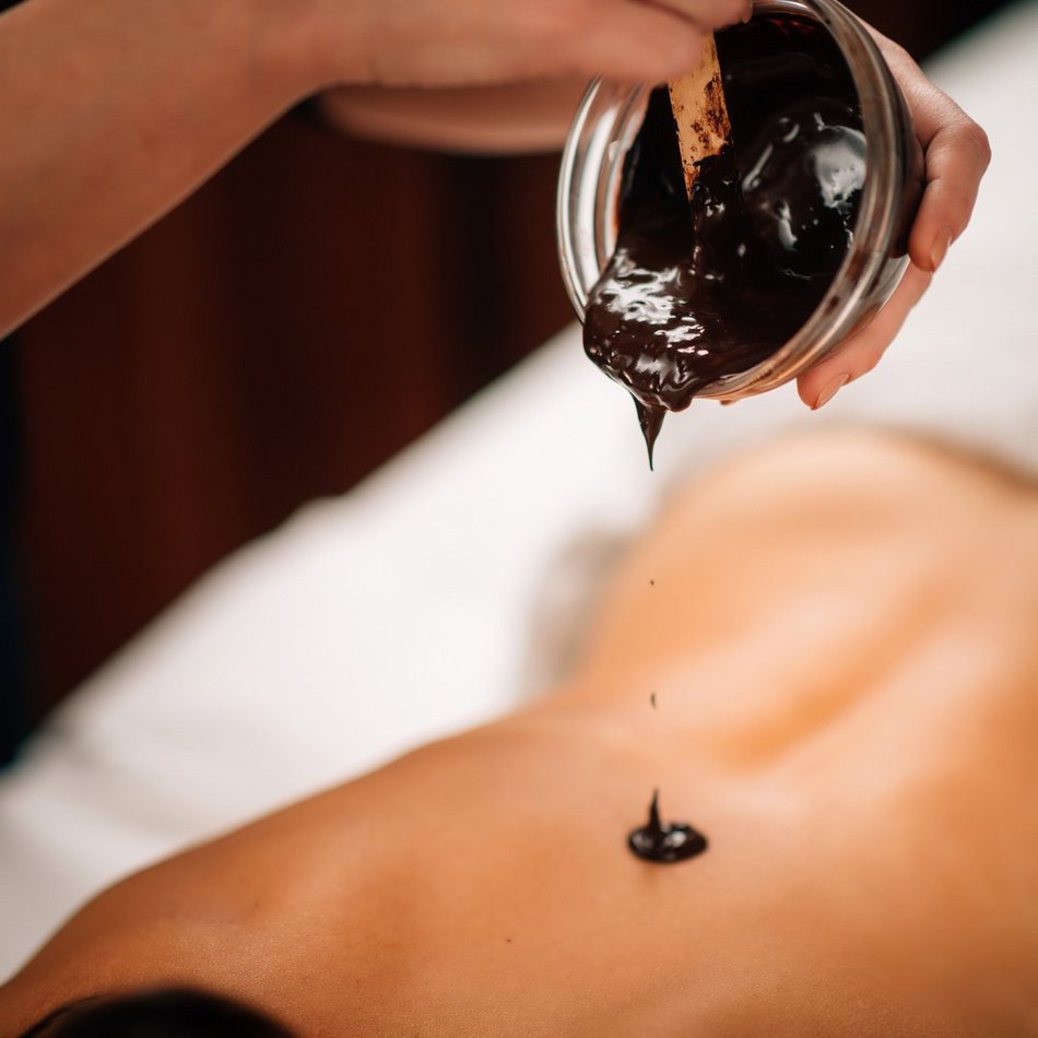 masaż przy pomocy czekolady