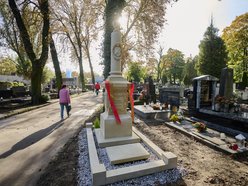 Stary Cmentarz w Łodzi. Odsłonięto Pomnik Pierwszych Łodzian