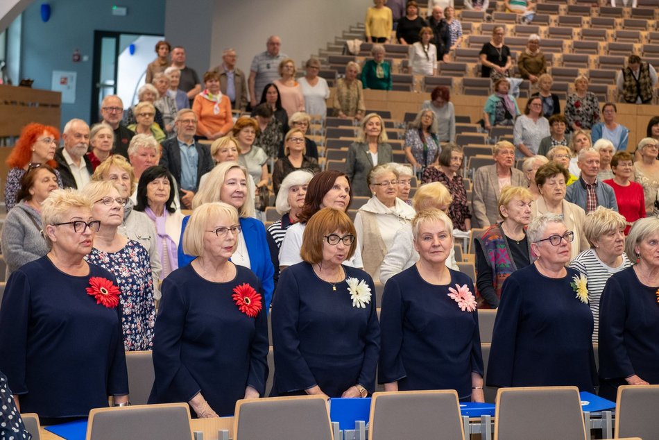 Zakończenie roku na Uniwersytecie Trzeciego Wieku UŁ. Nie obyło się bez wzruszeń