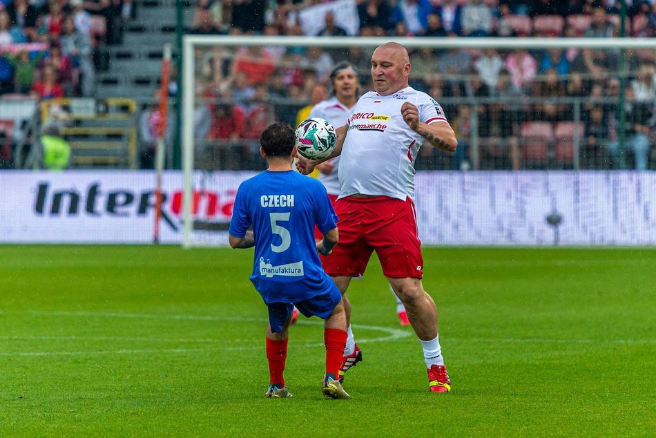 Łódź. Mecz Gwiazd w Łodzi. Na murawie Boniek, Krzynówek, Krychowiak
