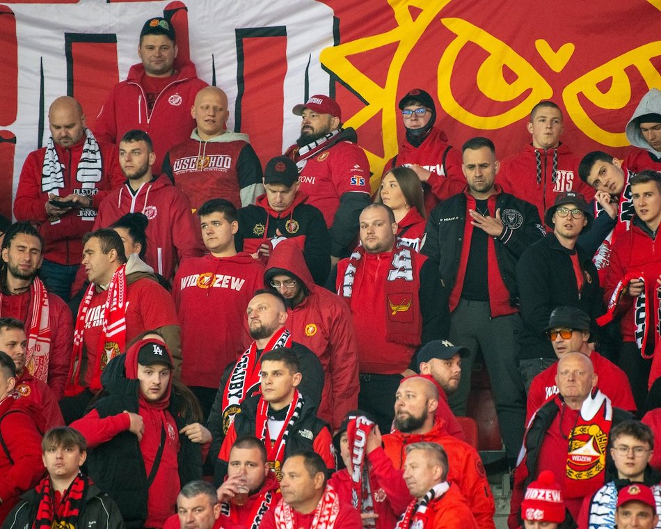 Łódź. Kibice na meczu Widzewa Łódź z Legią Warszawa. Byłeś? Odszukaj się w galerii