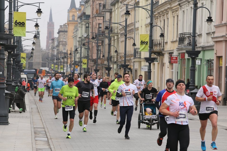 DOZ Maraton 2023. Brałeś udział w biegu? Znajdź się na zdjęciach!