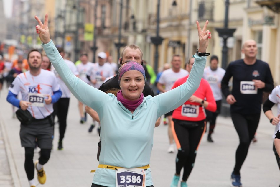 DOZ Maraton 2023. Brałeś udział w biegu? Znajdź się na zdjęciach!