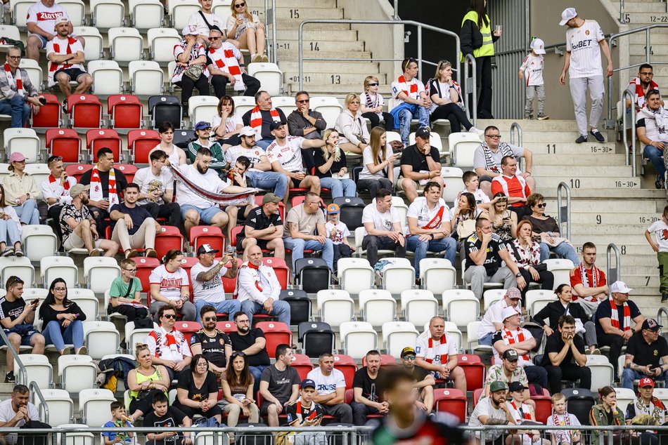 Kibice na meczu ŁKS Łódź z GKS Tychy. Odnajdź się w naszej galerii