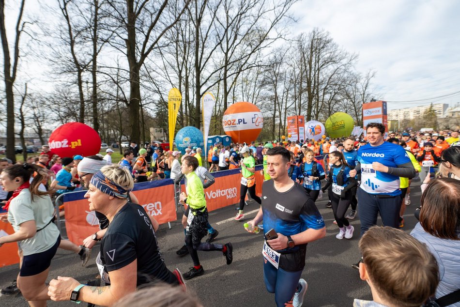 Łódź. DOZ Maraton Łódź 2026. Brałeś udział w biegu na 10 km? Znajdź się na zdjęciach!