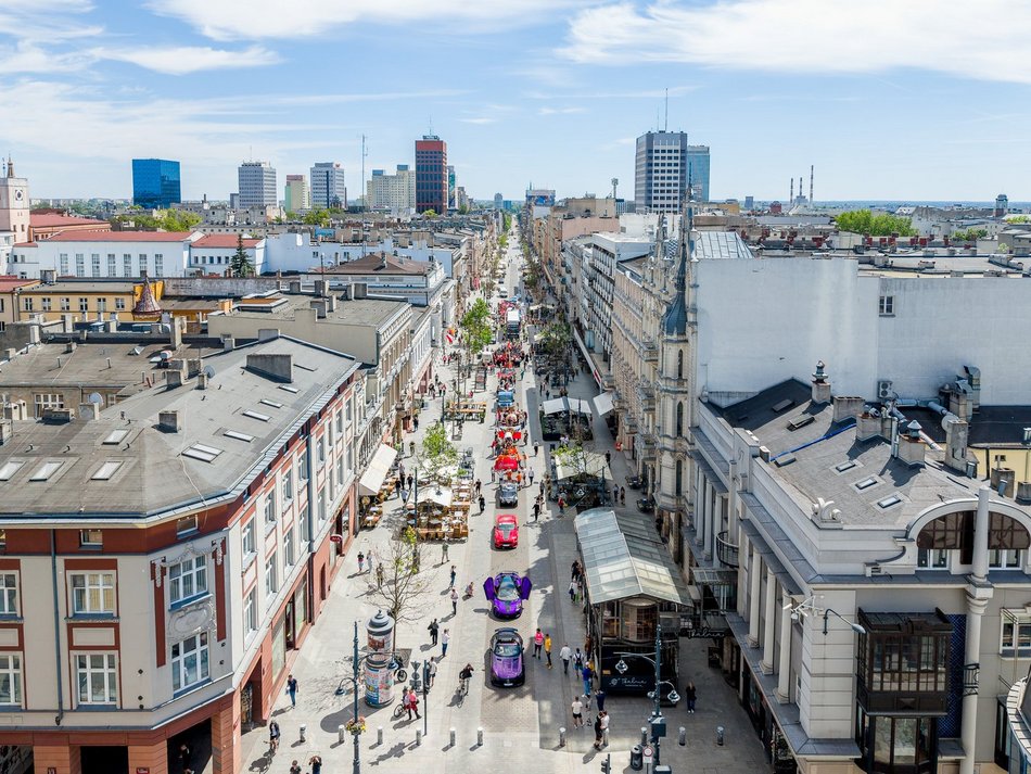 Łódź. Juwenalia 2026 w Łodzi czas start! Kolorowa parada studentów przeszła Piotrkowską