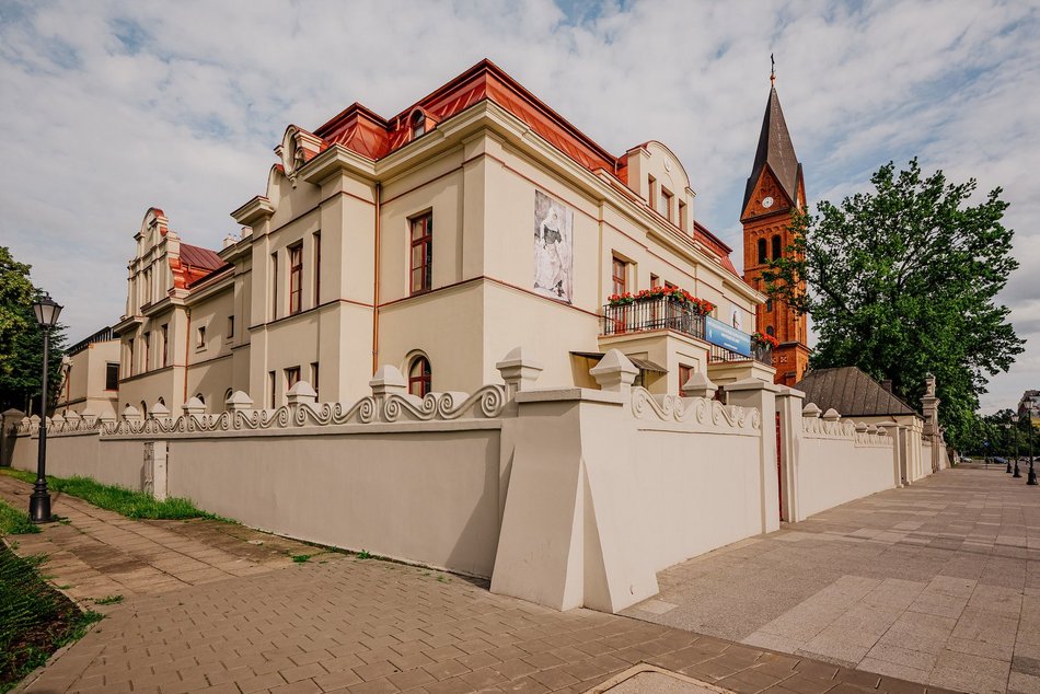 Łódź. Ogrodzenie kościoła św. Anny - al. Śmigłego-Rydza 24/26